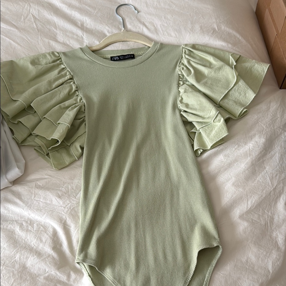 Zara ruffle sleeve mint green bodysuit small